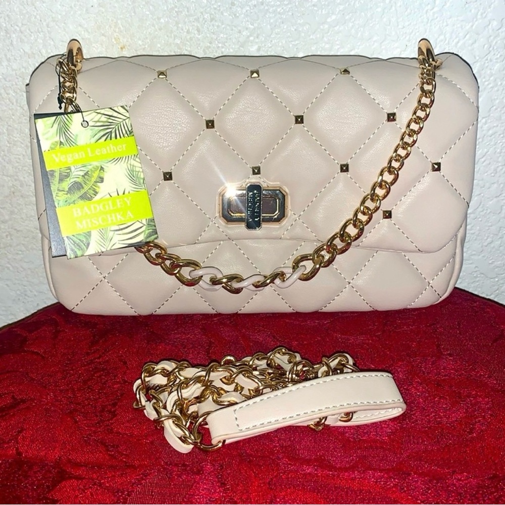 NWT Badgley Mischka White Quilted
Crossbody Bag
